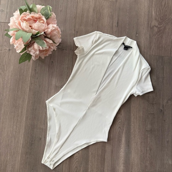 Forever 21 White Plunging Neckline Ribbed Short Sleeve Bodysuit - Picture 1 of 3